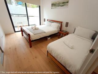 Cozy one bedroom APT with car parking - 5 mins Train, Shops - Eastwood - 7
