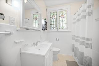Modern 1 Bdr Apt King bed Sleeps4 - 6