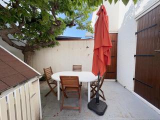 T3 Rénové RDC, 4P, Animaux OK, Parking, 400m Plage - FR-1-799-61 - 4