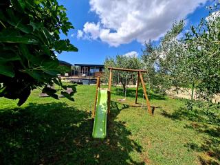 Beach Houses IVE & BETA a romantic hideaway in an olive grove by the sea, fenced houses with privacy, swimming pool, jacuzzi and playground, Pomer - 9