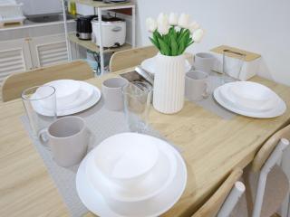 4 guests condo near Impact, Wi-Fi & washer C5 - 2