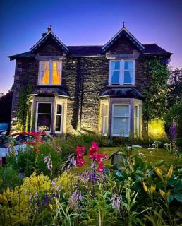 Lake district house -sleeps 18 with hot tub, garden - Bowness-on-Windermere - 0