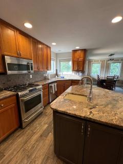 King Home- Mountain Oasis Pool & Views - Pocatello - 3