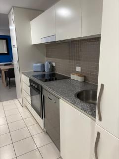 Oaks Glenelg Balcony Apartment - 2