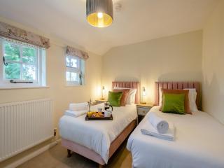 Oak Tree Cottage - - 1