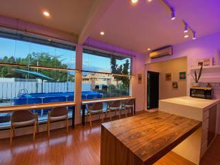 The Nook Holiday Home Cozy, Stylish, Swimming Pool - 0