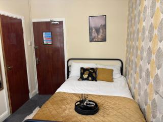 Affordable Golden Mile Hotel In Blackpool Close To The Beach And Blackpool City Centre - Blackpool - 3