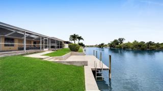 Casa de La Vista – Pool Spa with lakefront view - 2