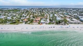 Coconuts Beachfront #107 - 9