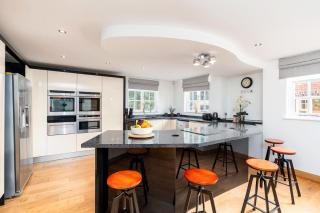 Oak Cottage, HS2, NEC, BHX, M42, Family Gatherings, Contractors, Relocators - Birmingham - 4