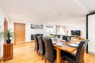Oak Cottage, HS2, NEC, BHX, M42, Family Gatherings, Contractors, Relocators - Birmingham - 5