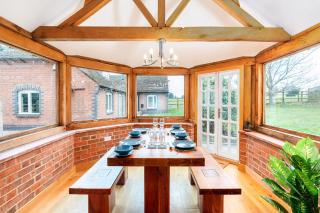 Oak Cottage, HS2, NEC, BHX, M42, Family Gatherings, Contractors, Relocators - Birmingham - 3