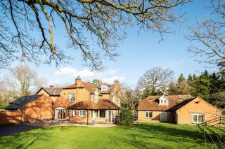 Oak Cottage, HS2, NEC, BHX, M42, Family Gatherings, Contractors, Relocators - Birmingham - 8