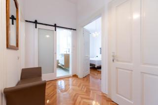 Regina Old Town Apartment 2BR Terrace & Parking - 8