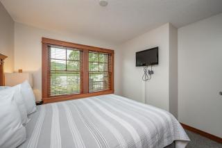 A115 One Bedroom Lake View - 3