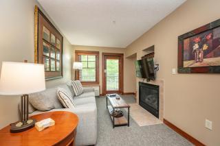 B105 One Bedroom Lake View - 8