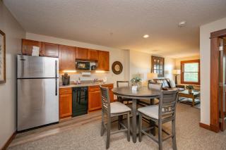 A215 One Bedroom Lake View - 5