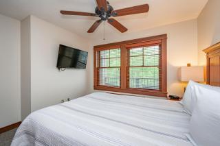 A215 One Bedroom Lake View - 1