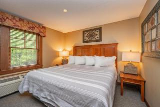 B206 One Bedroom & Loft Lake View - 2