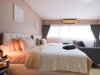 Cozy 2BR for 4 persons, Impact,Wi-Fi & Washer, DMK - 9