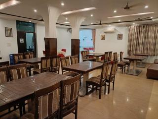 Gomti Hotel - Dehradun - 5
