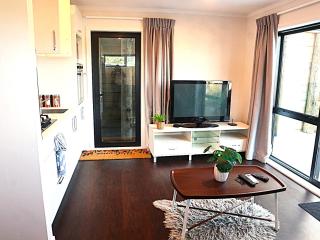 Modern 1 Bed Smart Flat in Upper Hutt with Full Kitchen, Parking - 5 minutes to Brewtown - Upper Hutt - 8