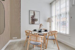 Modern Flat in Central London, Barbican Farringdon EC1V - 2
