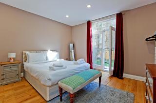Luxury 3BR, 3BA Flat w Courtyard near Museums - 7