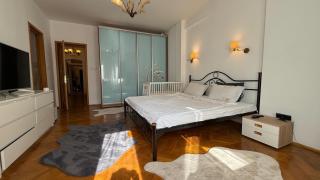 120sqm Downtown Victorian Apartment by CHR Luxury Property - 2