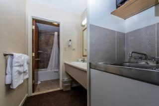 Windjammer Lodge - 9