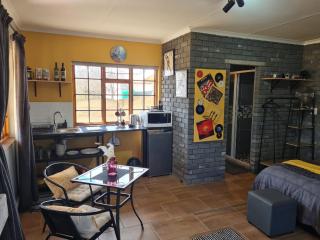Meadow View Retro Accommodation - Wakkerstroom - 9
