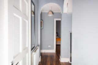 Spacious 4 Bedroom Apartment by Edinburgh Castle and Maadows - Edinburgh - 1
