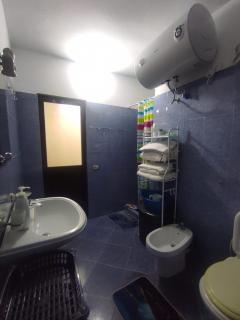 Ground-Floor Studio Apartment Near Center - Tirana - 4