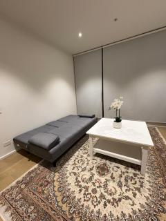 Stylish Apartment Quiet Stay Close to CBD - 6