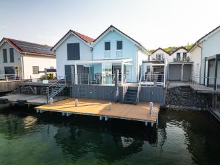 Seehaus Pippa mit Sauna and Whirlpool direkt am See - Mücheln - 0