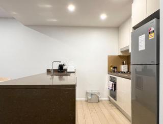 Comfort & Value 2BR Apt near CBD - 3