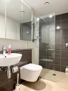 Comfort & Value 2BR Apt near CBD - 2