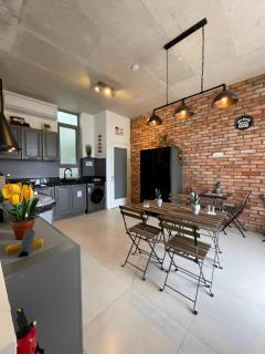 Sliema Cozy Townhouse with Rooftop View, Prime Spot - 7