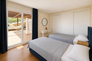 Skyline & Sea Getaway Villa Apartment - 4