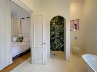 Huguenot House - 1