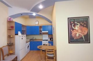 Historic 1BR stay by Opera House - Riga - 2