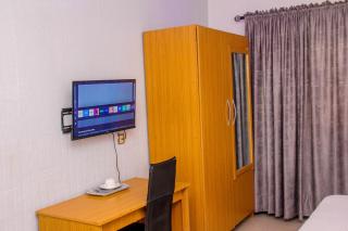 Crestviewers Hotel Ogudu - 5