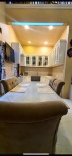 Loelyta Family Art House - Pamoyanan - 8