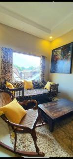 Loelyta Family Art House - 9