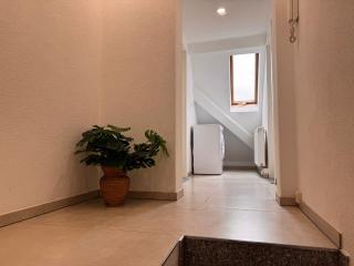 Traumhaft modernes Zimmer mit 2 Einzelbetten Gemeinschaftsbad- WC - 2