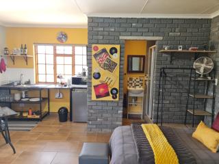 Meadow View Retro Accommodation - Wakkerstroom - 5