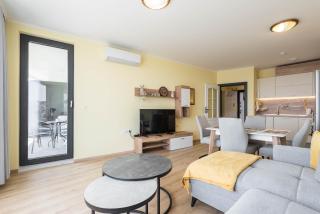 Cozy Sea View Apartment Varna & Parking - 9