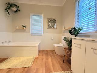 Cosy Country Cottage with AirCon - Hay - 6