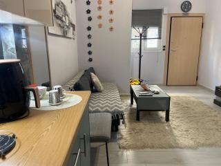 Chic & Cozy Apartment in Gazi, Athens - 7