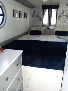 BrightOwl Waterside Narrowboat Cottage Experience - 7